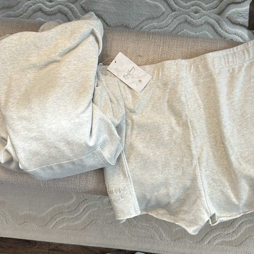 XL short and hoodie